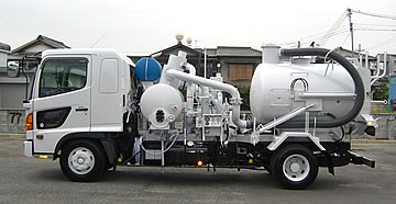 汚泥強力吸引車